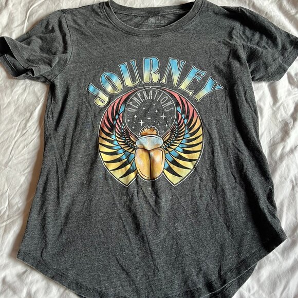 Journey Tops - Journey short sleeve t-shirt size medium
